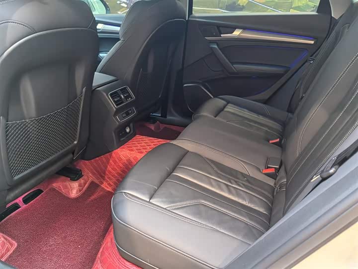 Фото 6 - Audi Q5L