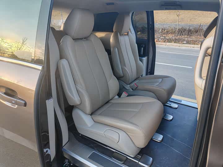 Фото 10 - Buick GL8 ES