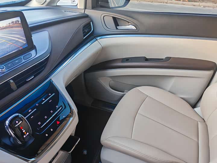 Фото 13 - Buick GL8 ES