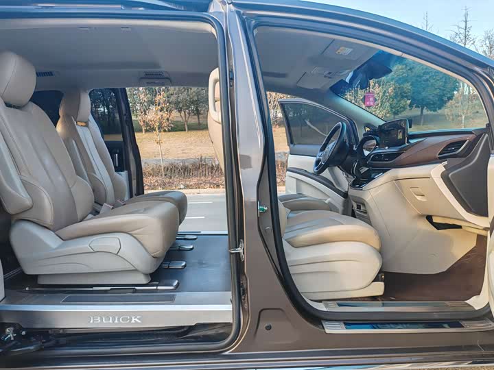 Фото 7 - Buick GL8 ES