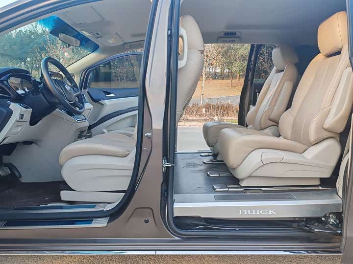 Фото 9 - Buick GL8 ES