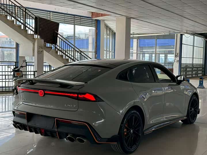 Фото 10 - Changan UNI-V