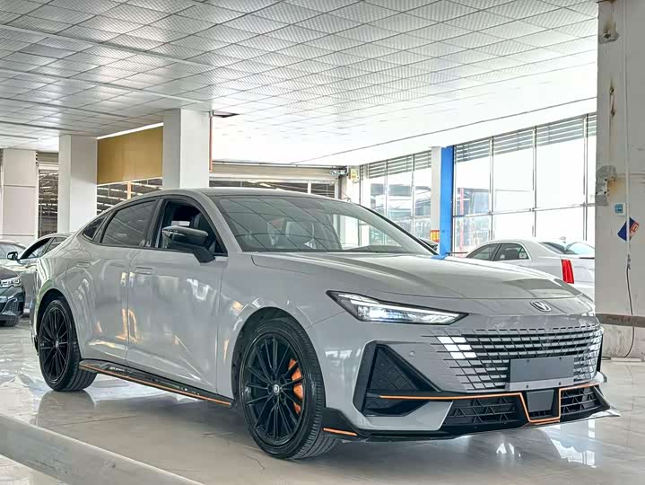 Фото 3 - Changan UNI-V