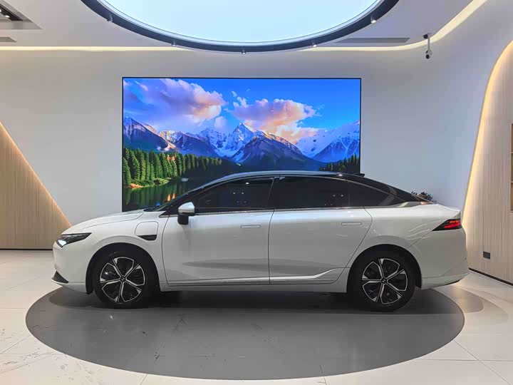 Фото 2 - XPeng P5