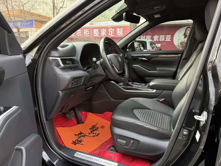 Фото 4 - Toyota Crown Kluger