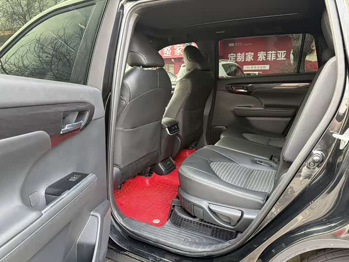 Фото 5 - Toyota Crown Kluger