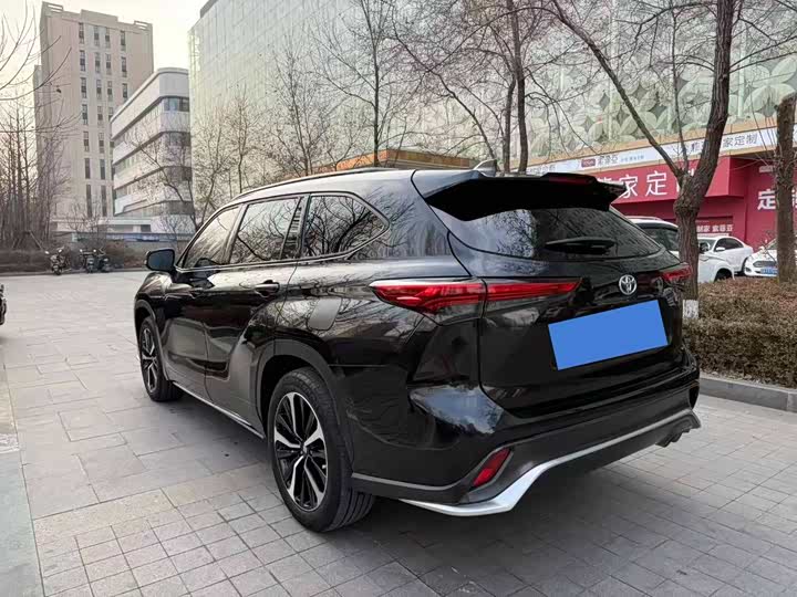 Фото 7 - Toyota Crown Kluger