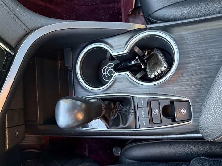 Фото 17 - Toyota Camry