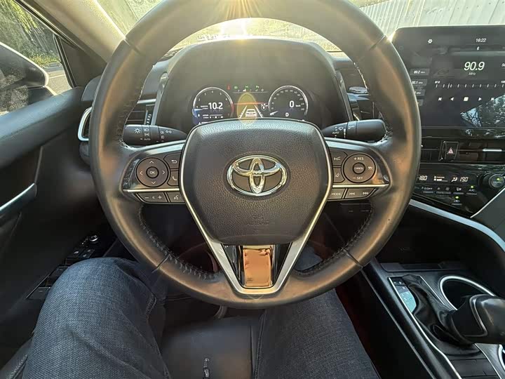 Фото 18 - Toyota Camry