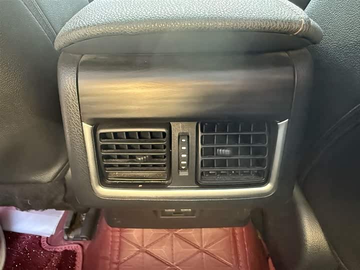 Фото 2 - Toyota Camry