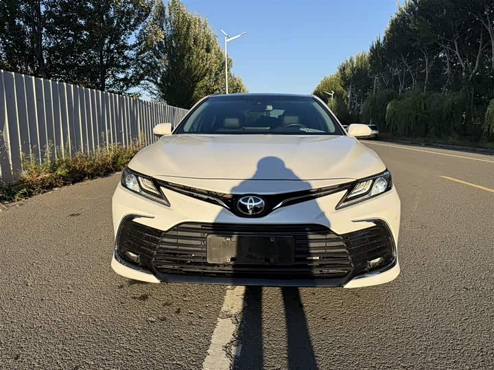 Фото 8 - Toyota Camry