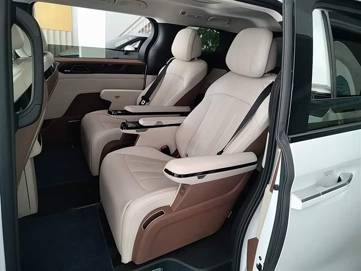 Фото 17 - BYD Xia