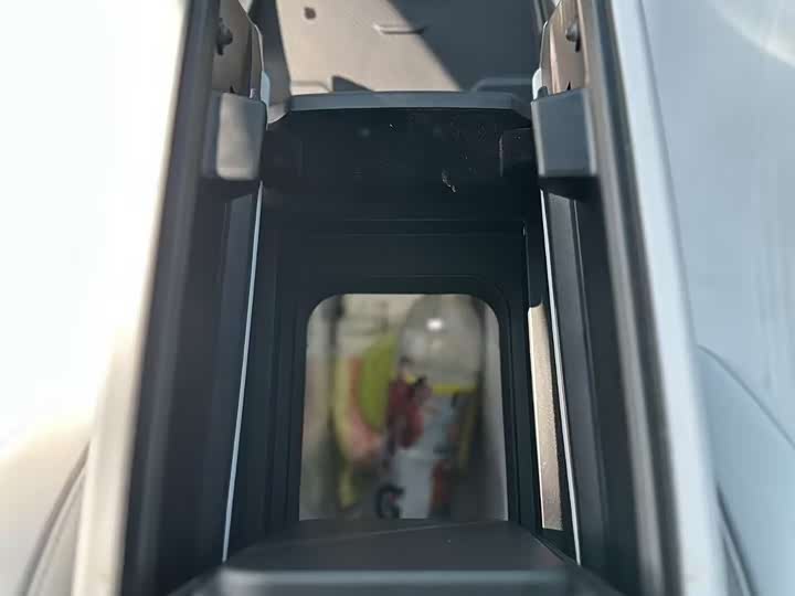 Фото 12 - HiPhi Y