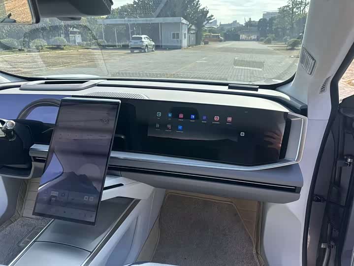 Фото 14 - HiPhi Y