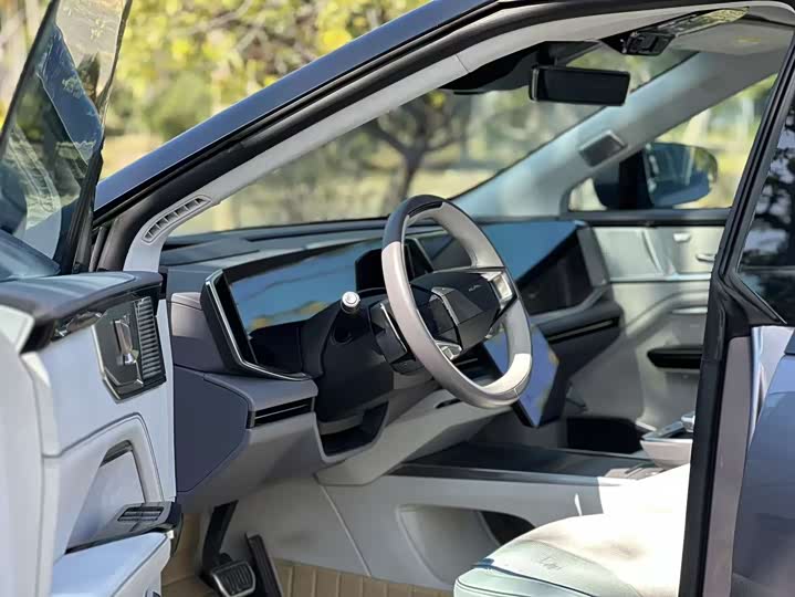 Фото 6 - HiPhi Y