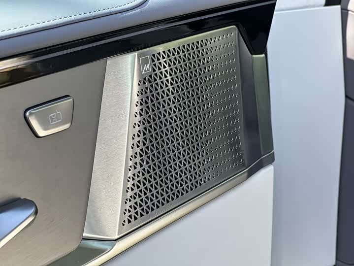 Фото 8 - HiPhi Y