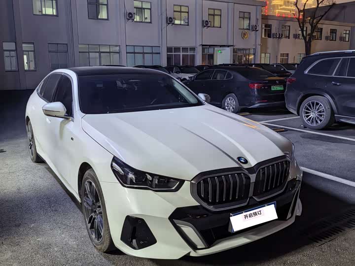 Фото 2 - BMW 5 Series