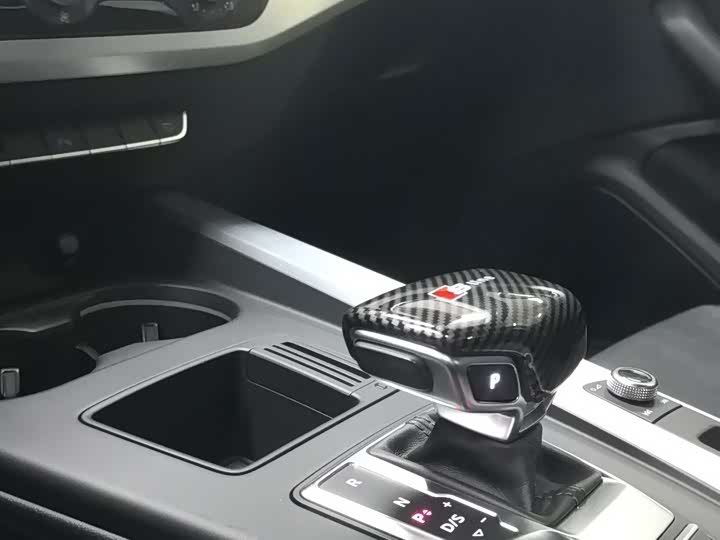 Фото 15 - Audi A4L