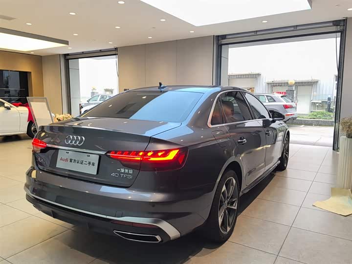 Фото 4 - Audi A4L