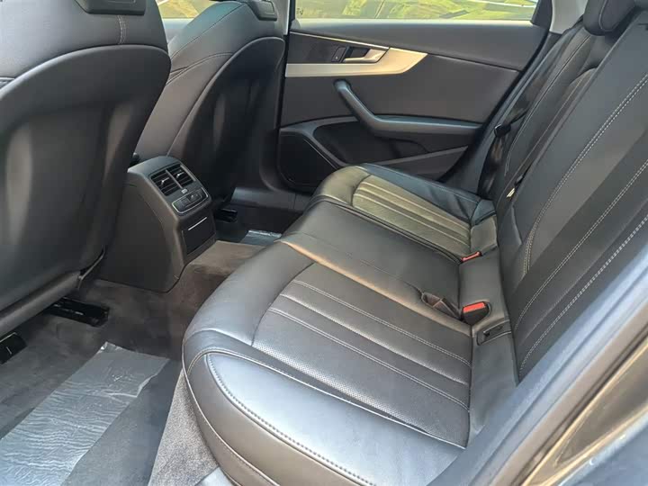 Фото 6 - Audi A4L