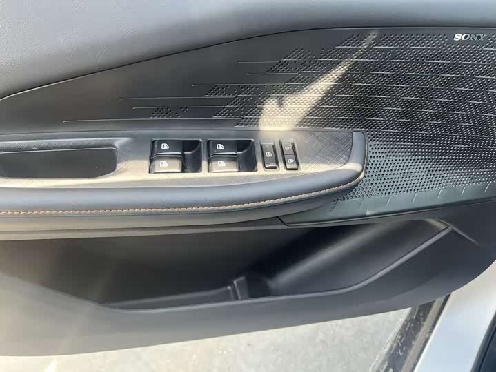 Фото 10 - Changan UNI-V