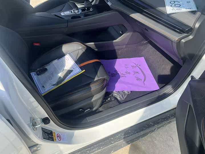 Фото 14 - Changan UNI-V