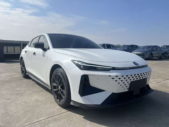 Фото 3 - Changan UNI-V