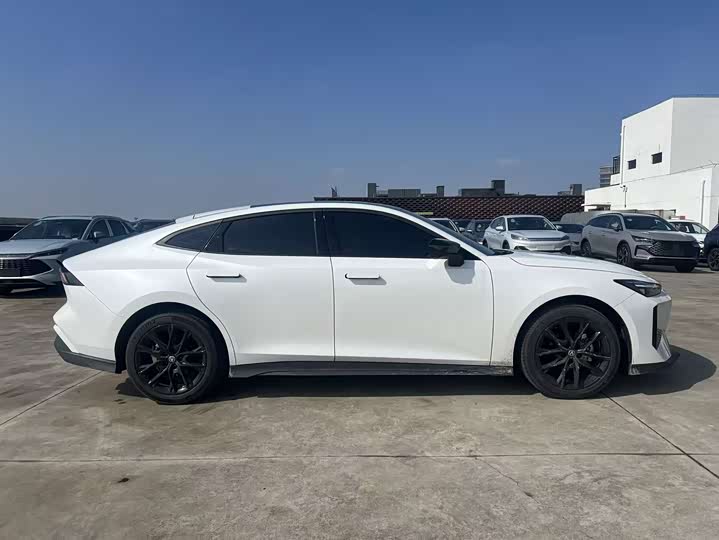 Фото 4 - Changan UNI-V