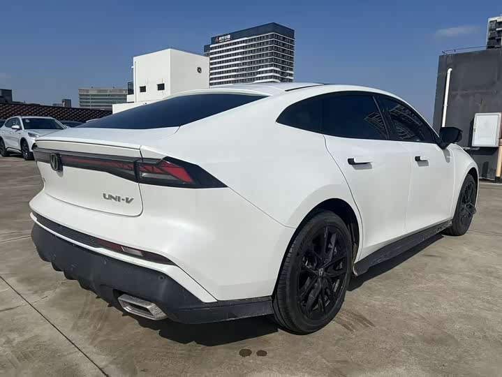 Фото 5 - Changan UNI-V