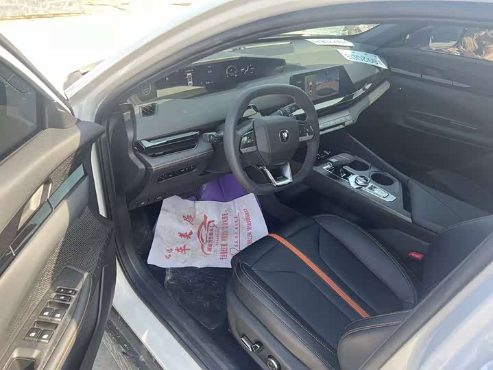 Фото 9 - Changan UNI-V