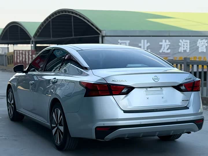 Фото 4 - Nissan Teana