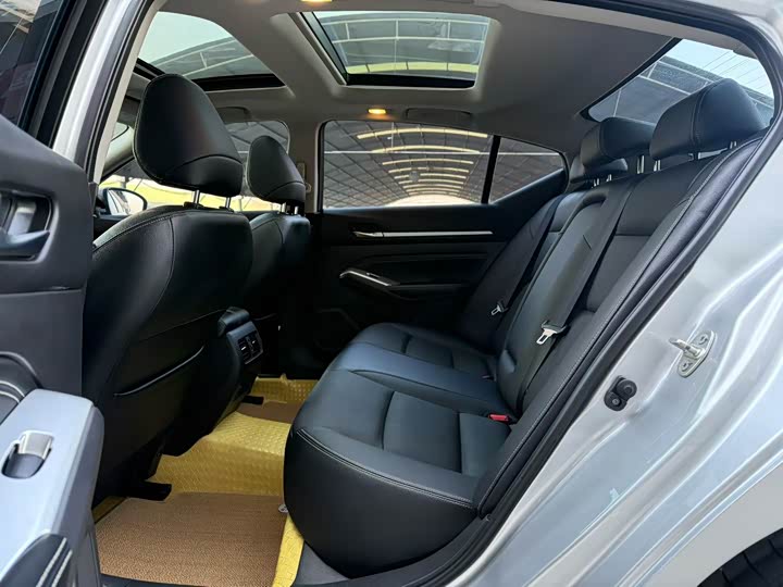 Фото 8 - Nissan Teana