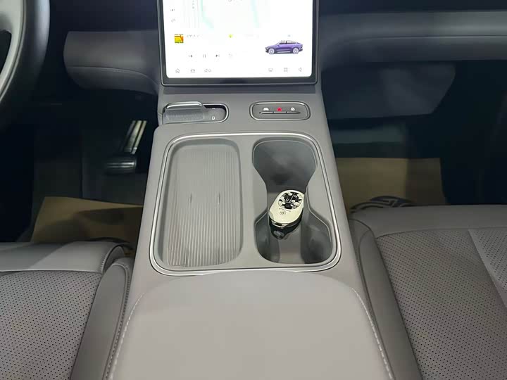 Фото 12 - Nio EC6