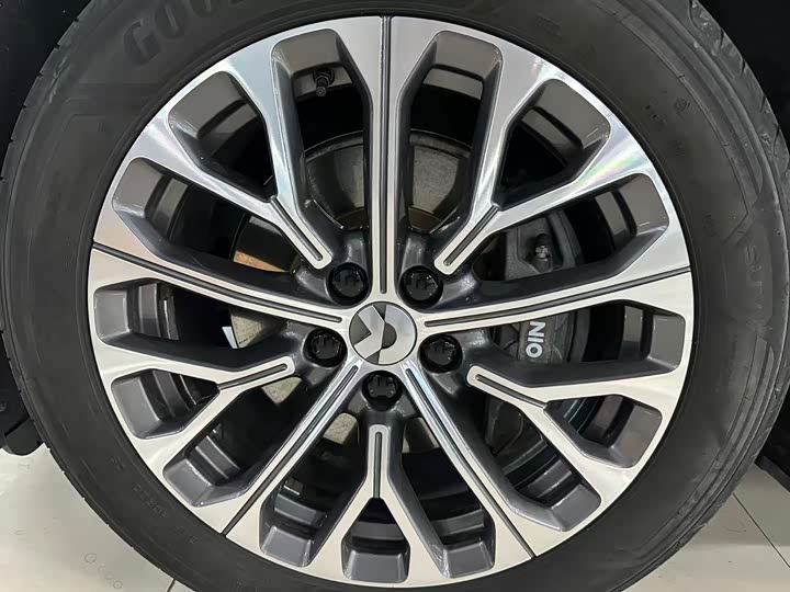 Фото 15 - Nio EC6