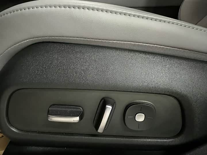 Фото 17 - Nio EC6