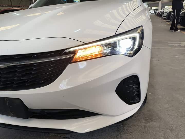 Фото 24 - Buick Verano