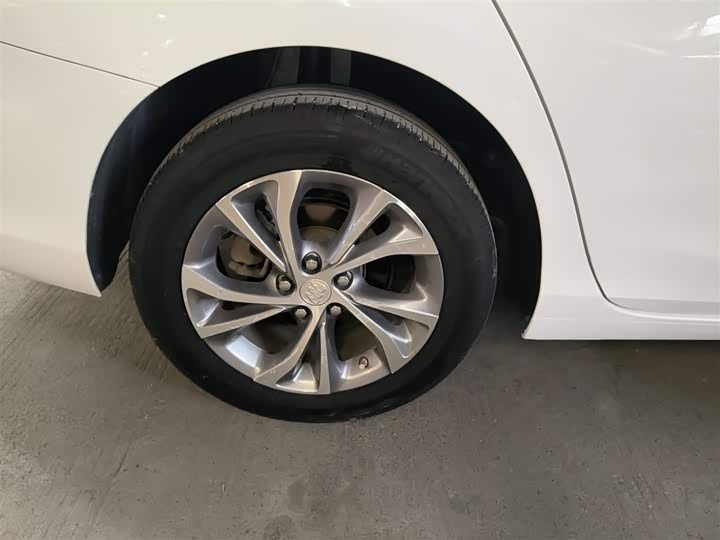 Фото 26 - Buick Verano