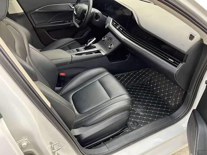 Фото 12 - Bestune B70