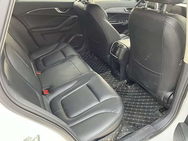 Фото 13 - Bestune B70