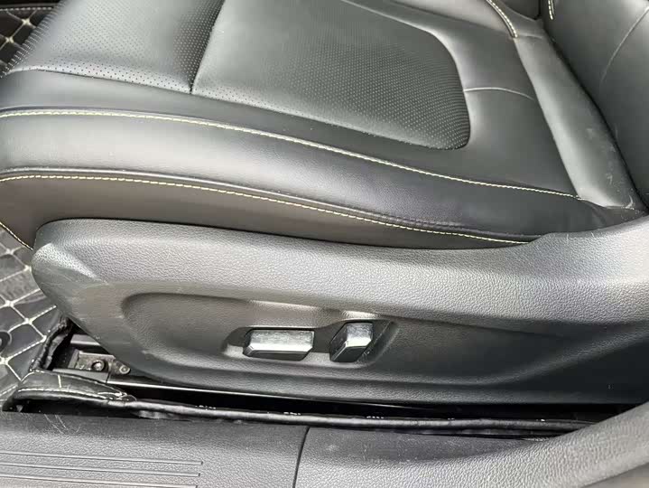 Фото 6 - Bestune B70