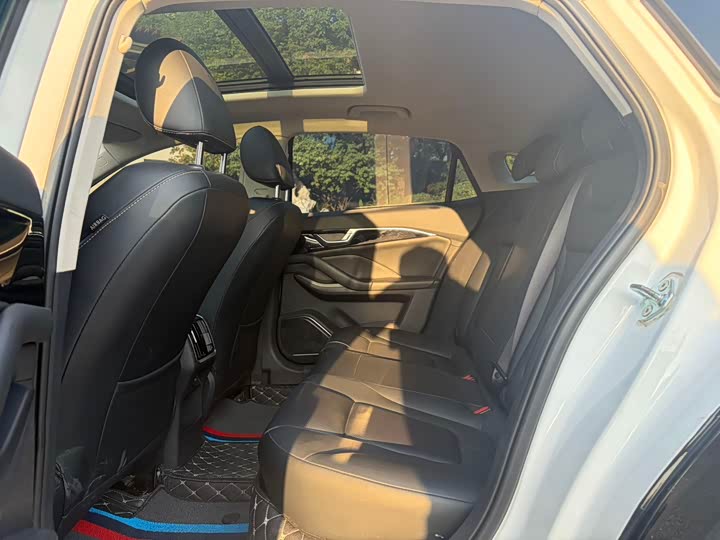 Фото 10 - Bestune B70