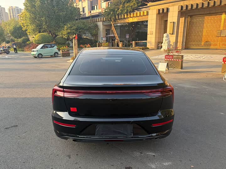 Фото 6 - Bestune B70