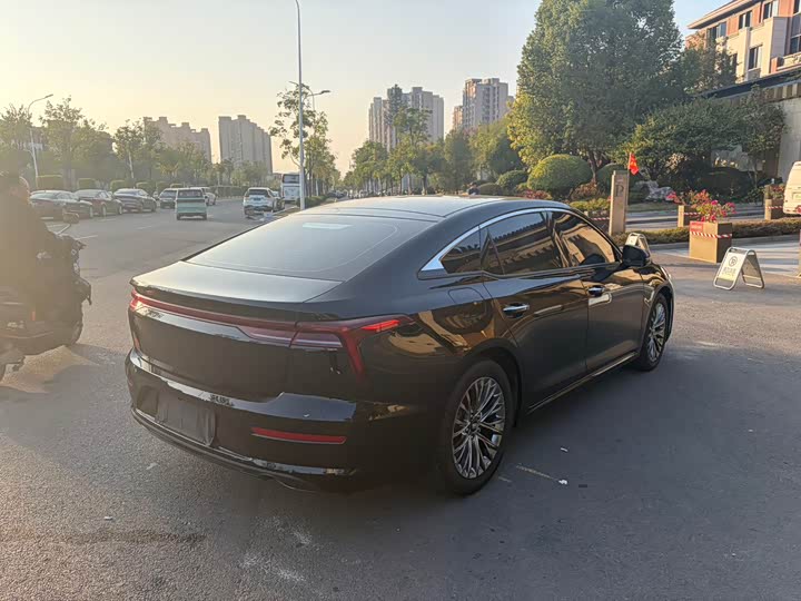 Фото 7 - Bestune B70