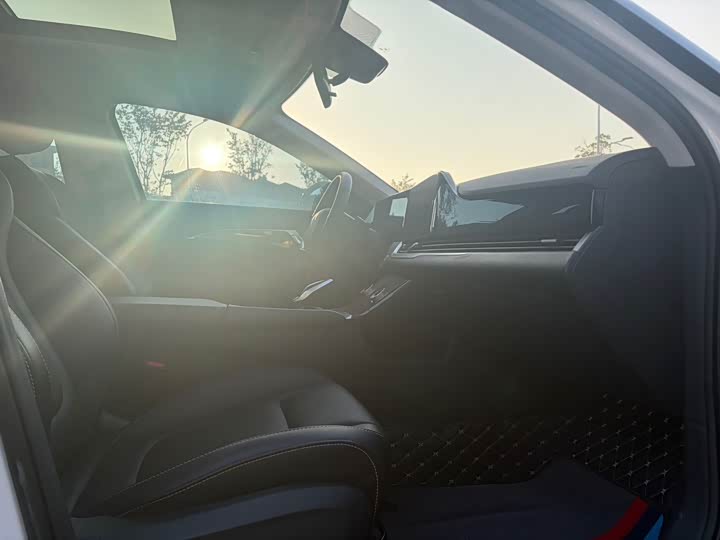 Фото 8 - Bestune B70