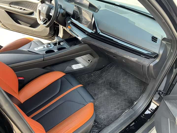 Фото 10 - Changan UNI-V