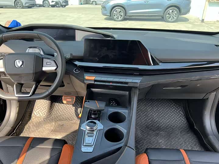 Фото 12 - Changan UNI-V