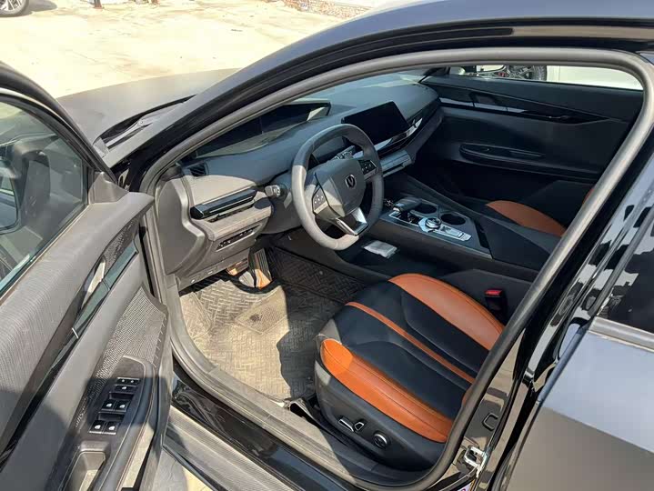 Фото 8 - Changan UNI-V