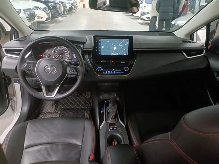 Фото 12 - Toyota Corolla