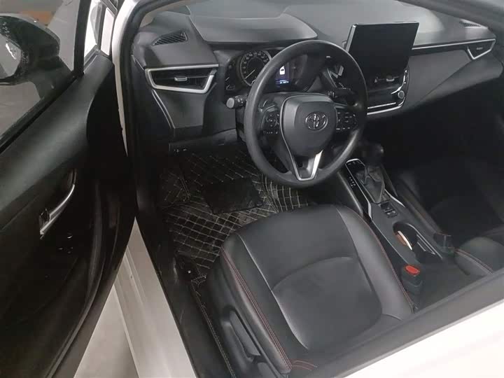 Фото 13 - Toyota Corolla