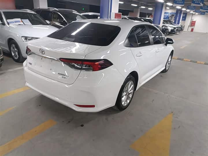 Фото 23 - Toyota Corolla